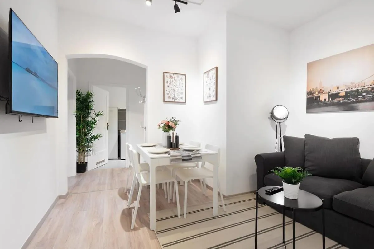 Apartment Close To Theresienwiese contacts